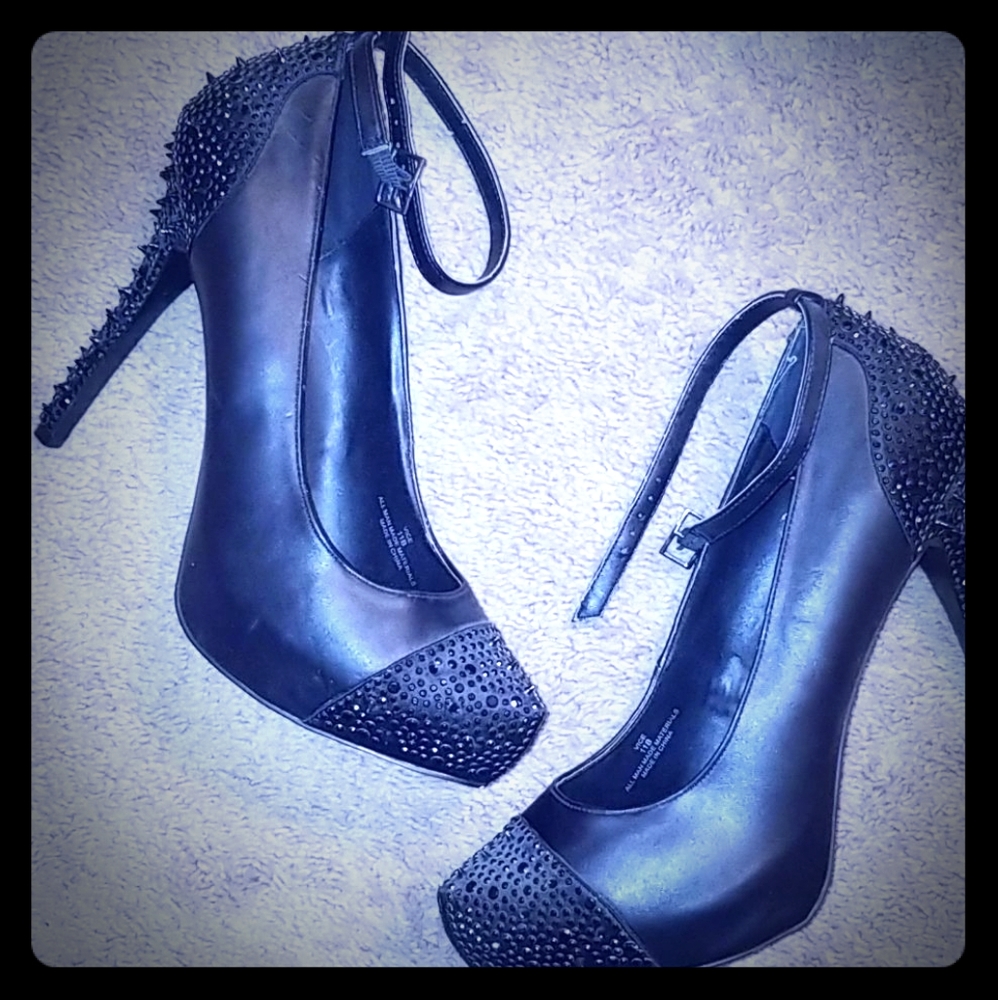 Spiked platform